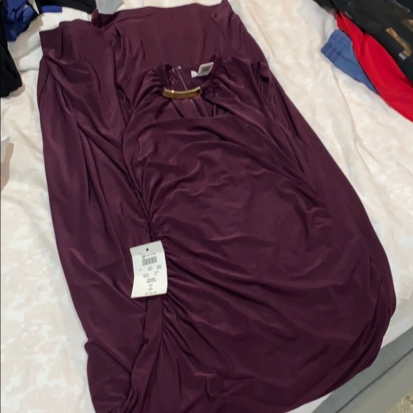 Cache new burgundy gown - Picture 5 of 5